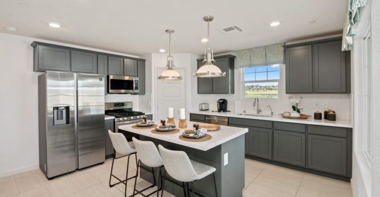 05_655PickledPepperPlace_UnitC_177004_Kitchen_LowRes-770×400