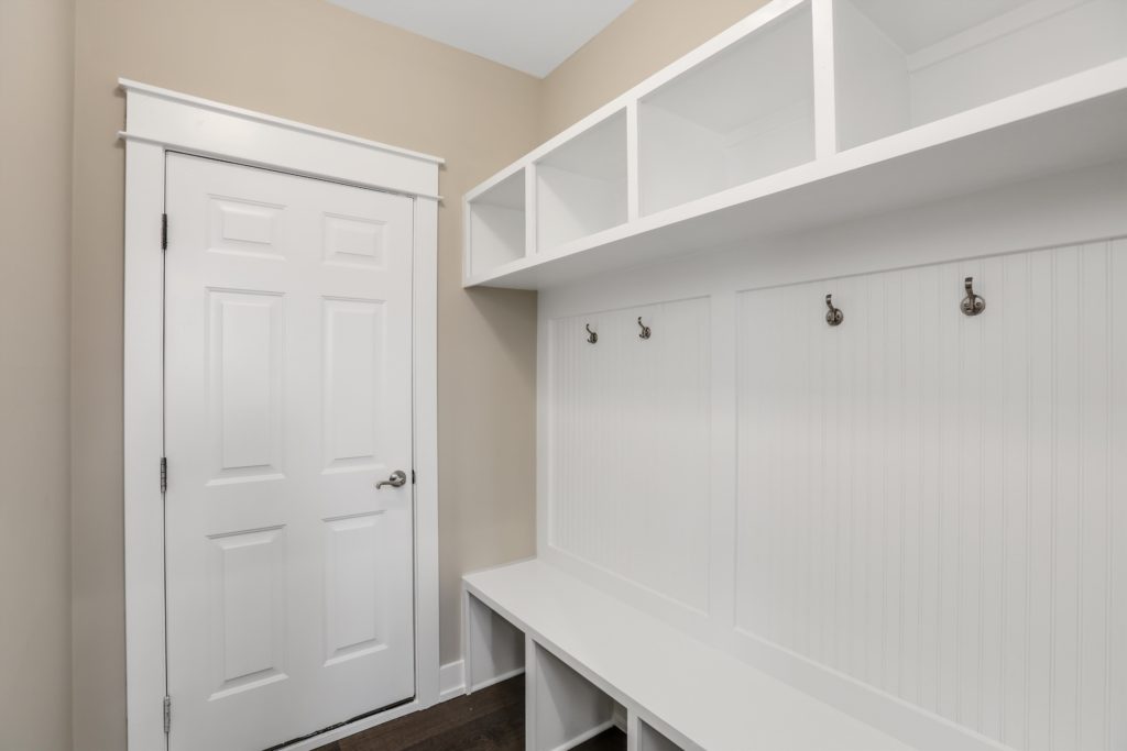 2674 Chisana Mudroom